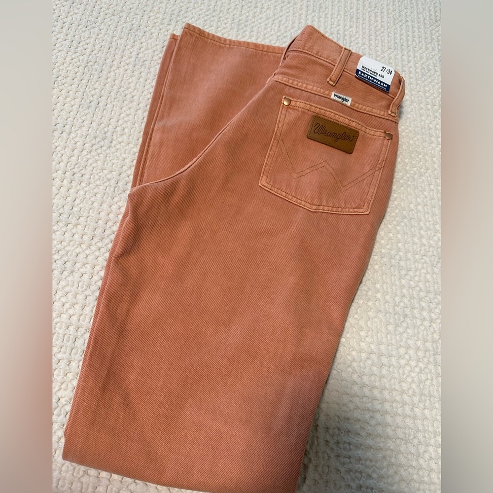 Brand new super cute wrangler women jeans